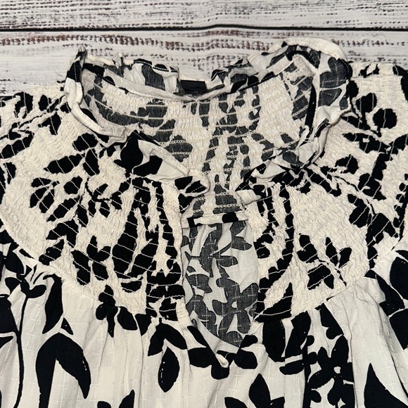Ann Taylor‎ Ivory and Black Patterned Blouse Sz. M - Picture 9 of 10